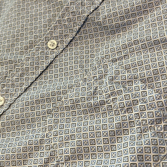 Men’s Summer clothes bundle- size L shirts, M shorts - Picture 8 of 11